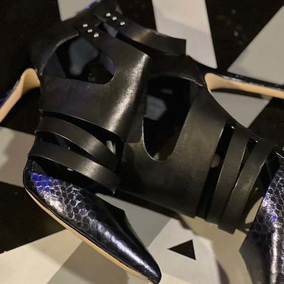 BCBGeneration Snakeskin Pointed Heels- Strappy Zipper Back Pumps 8.5 Black/Blue - Picture 4 of 15